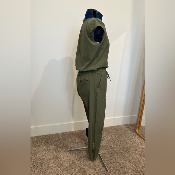 Albion Fit Jumpsuit, Medium - Picture 3 of 8